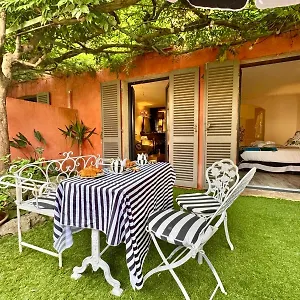 Romana Saint-Tropez